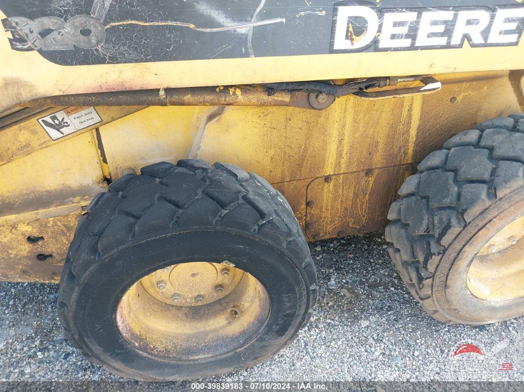 T00320A100244 2005 SKID STEER photo no. 6