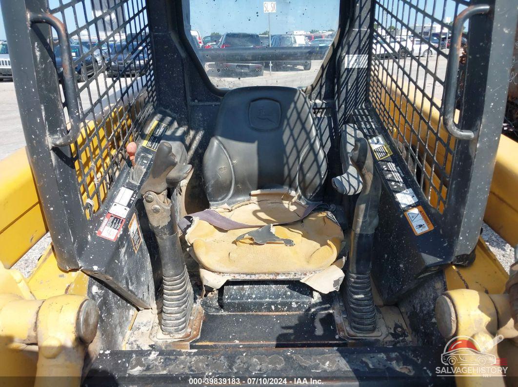 T00320A100244 2005 SKID STEER photo no. 8