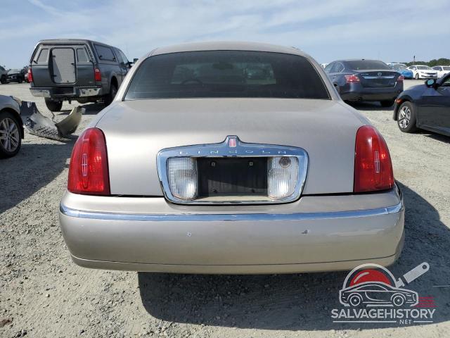 1LNHM82W32Y625838 2002 LINCOLN TOWNCAR photo no. 6