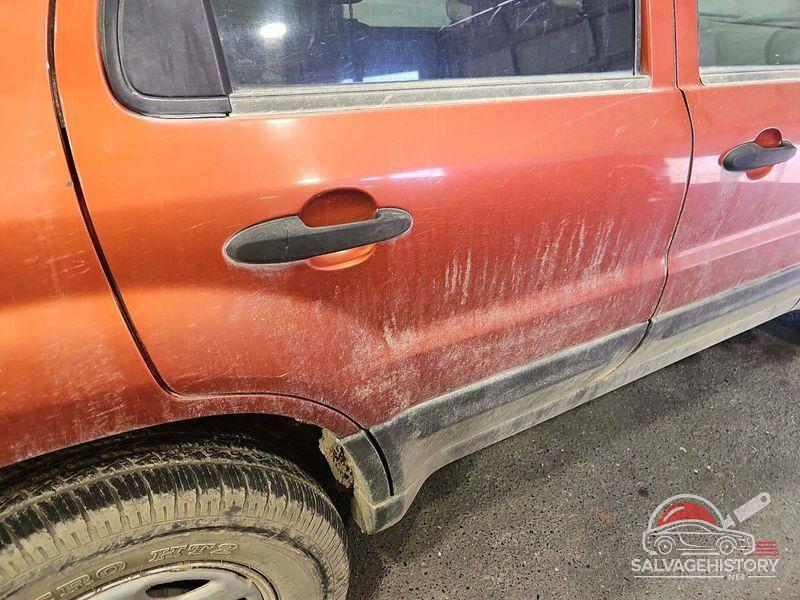 1FMCU93186KC34115 2006 FORD ESCAPE photo no. 4