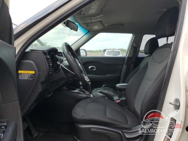KNDJP3A55J7606480 2018 KIA SOUL photo no. 7