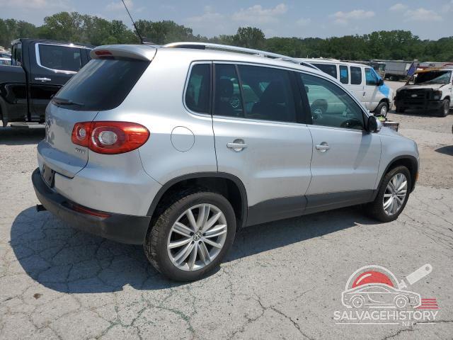WVGAV7AX1BW526756 2011 VOLKSWAGEN TIGUAN photo no. 3