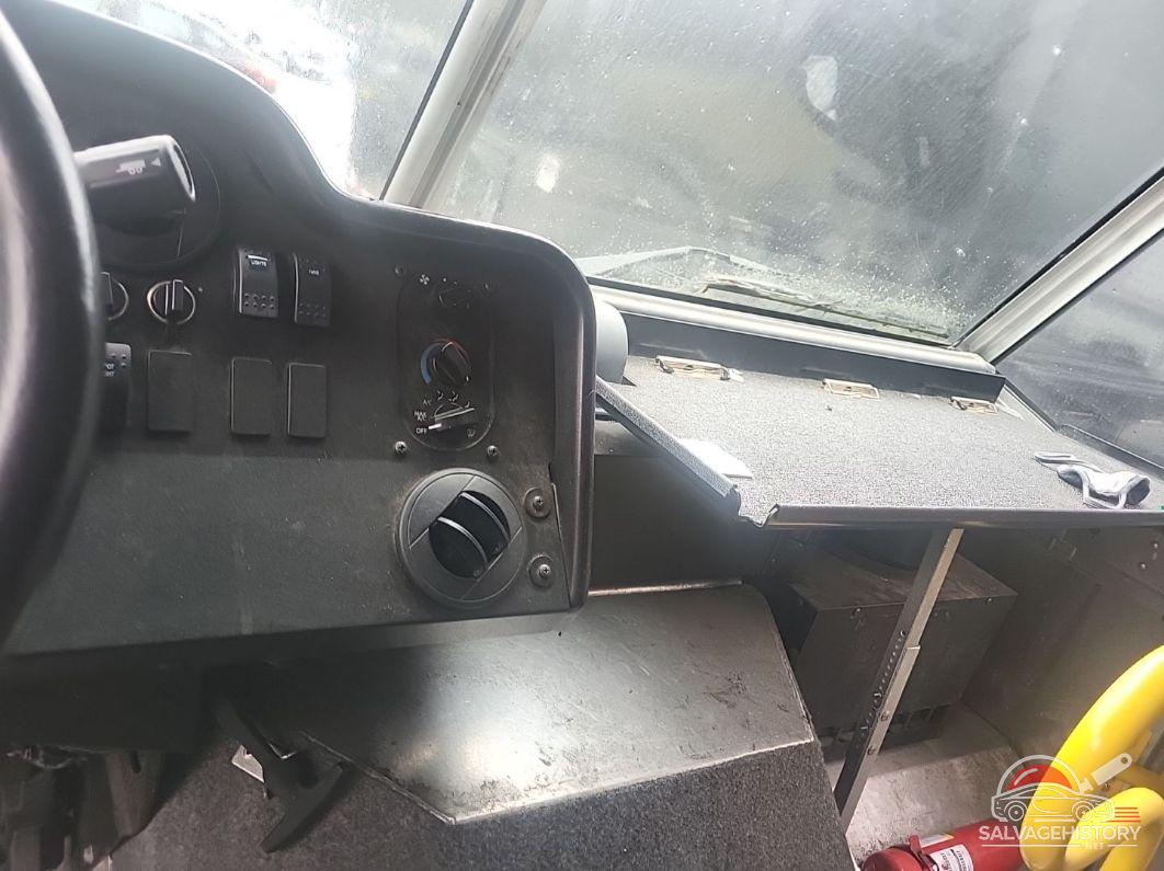 1FC3E4KL7FDA26710 2015 FORD E-450 STRIPPED photo no. 3