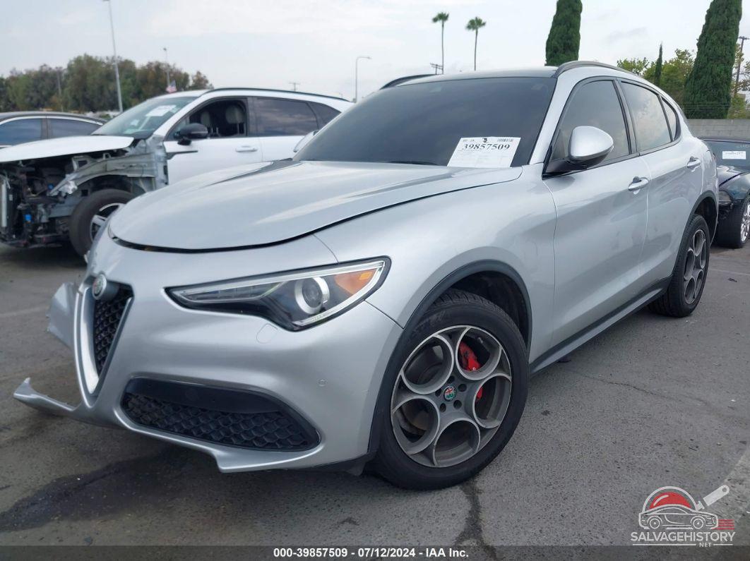 ZASFAKNN0J7B81432 2018 ALFA ROMEO STELVIO photo no. 2