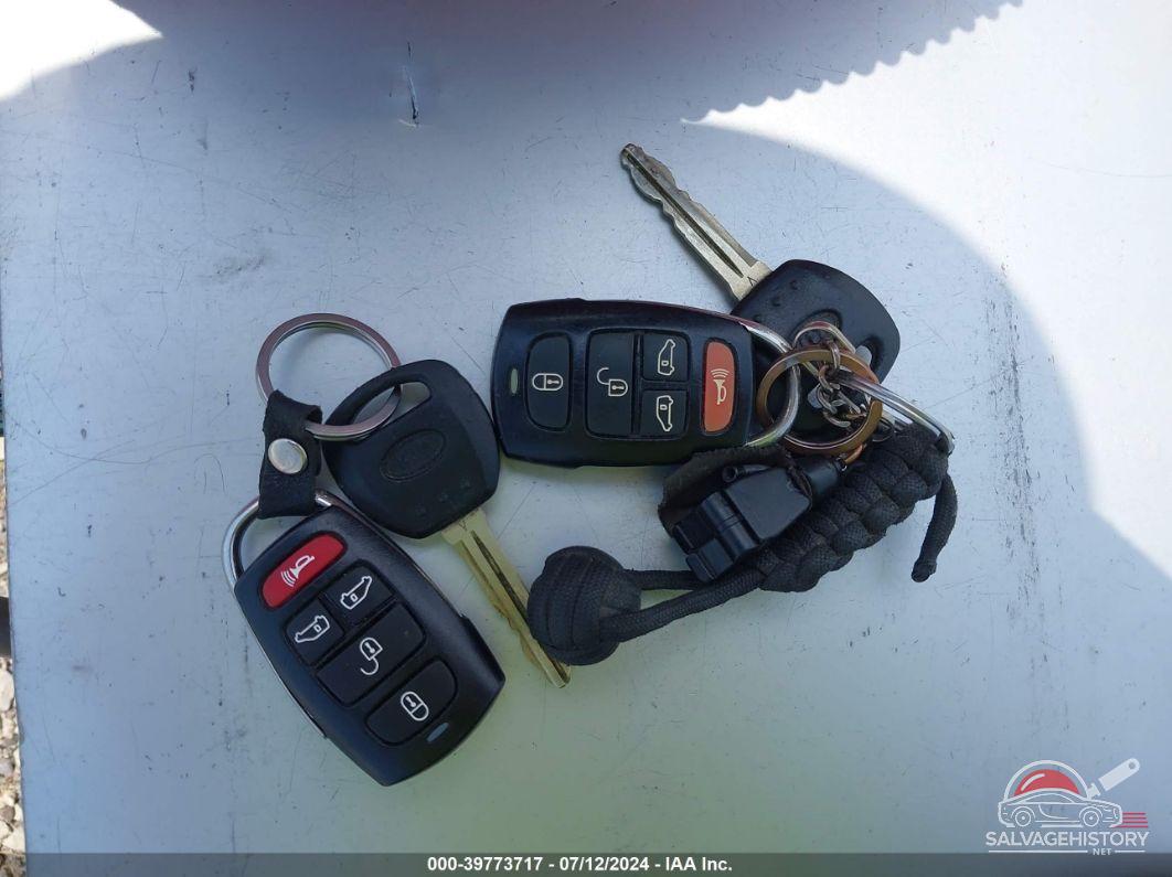 KNDMB233286243380 2008 KIA SEDONA photo no. 11
