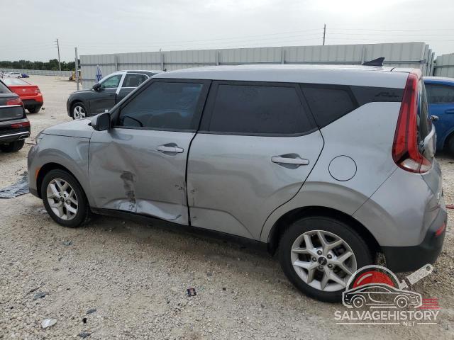 KNDJ23AU5N7824169 2022 KIA SOUL photo no. 2