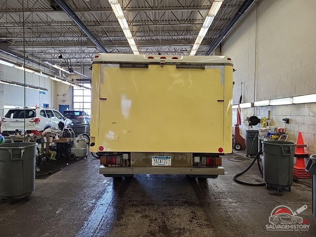 54DC4W1C7HS801274 2017 ISUZU NPR HD GAS REG photo no. 4