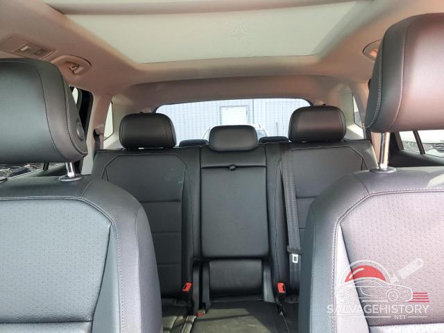 3VV3B7AX6JM070176 2018 VOLKSWAGEN TIGUAN photo no. 10