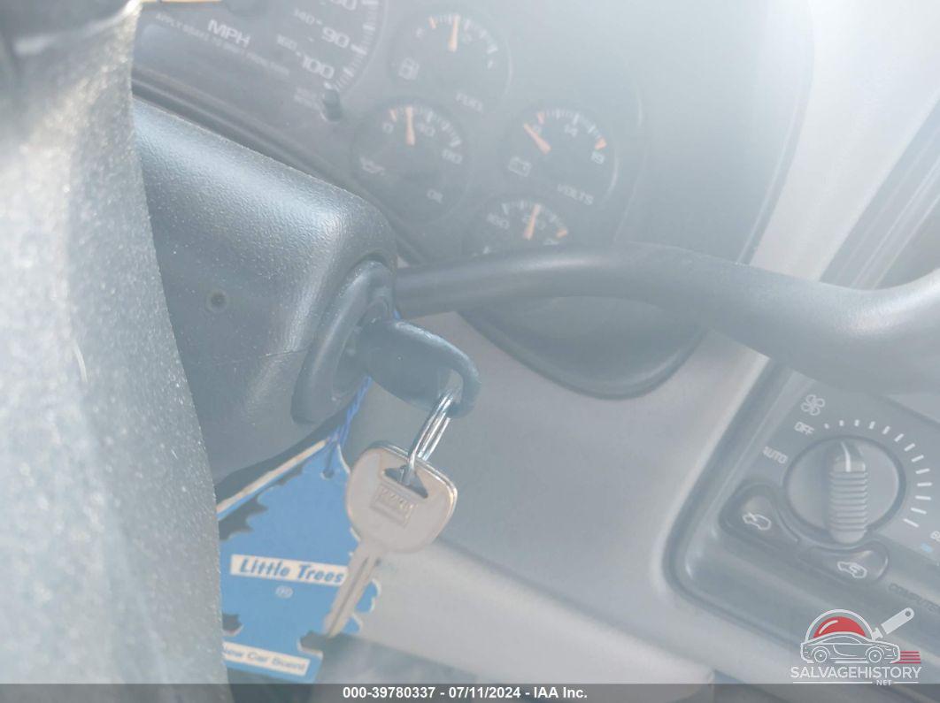 1GKEK13Z32J280028 2002 GMC YUKON photo no. 11