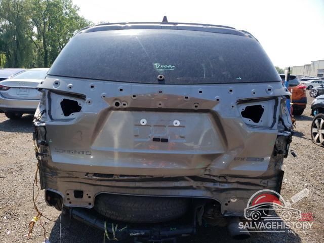 5XYPHDA1XJG360703 2018 KIA SORENTO photo no. 6