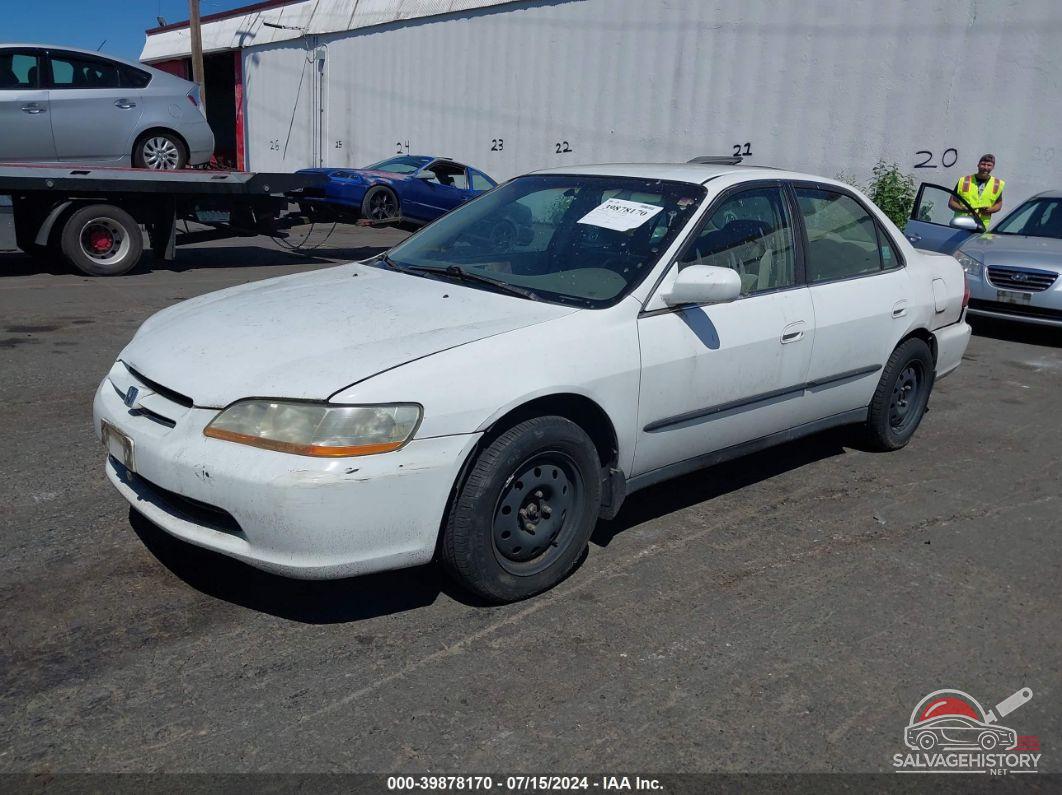 1HGCG5646WA135908 1998 HONDA ACCORD photo no. 2