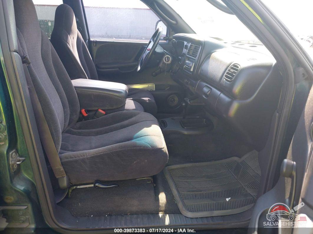 1B7GG2AN5YS666111 2000 DODGE DAKOTA photo no. 5