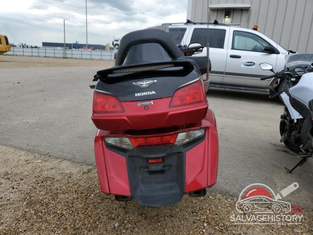 JH2SC68X2FK100027 2015 HONDA GL CYCLE photo no. 4