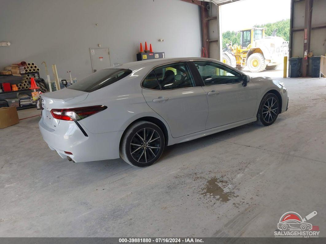 4T1G11AK5NU063298 2022 TOYOTA CAMRY photo no. 4