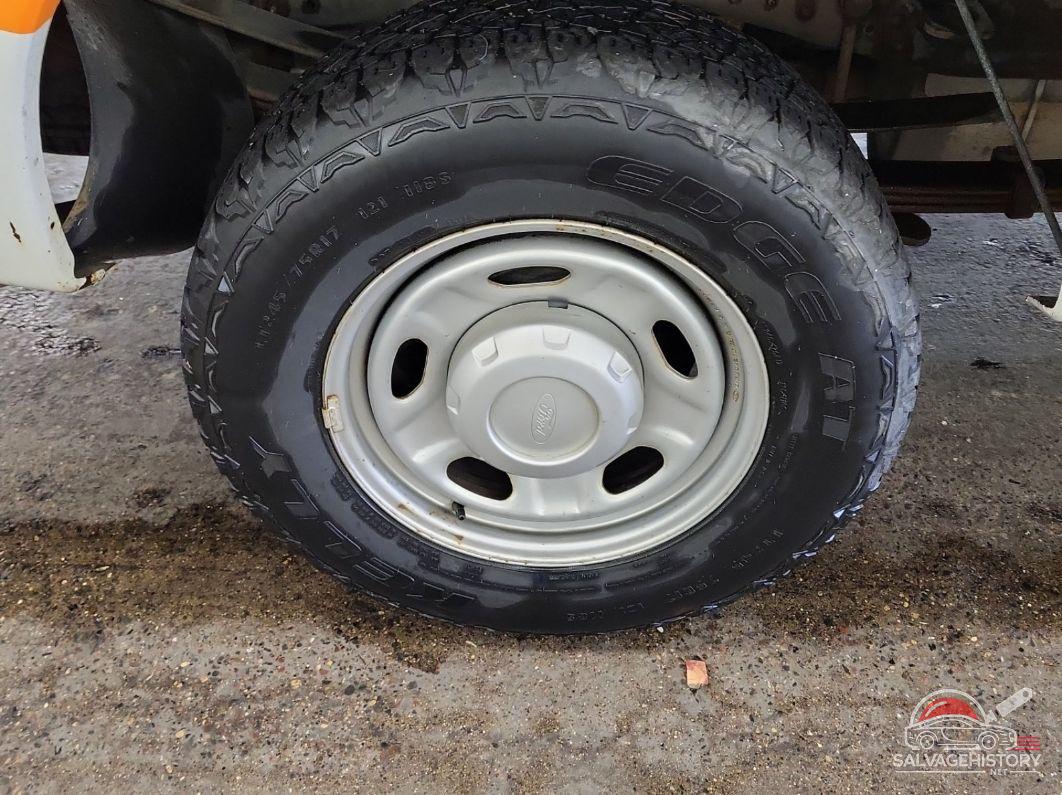 1FTBF2A67DEB89356 2013 FORD F-250 photo no. 2