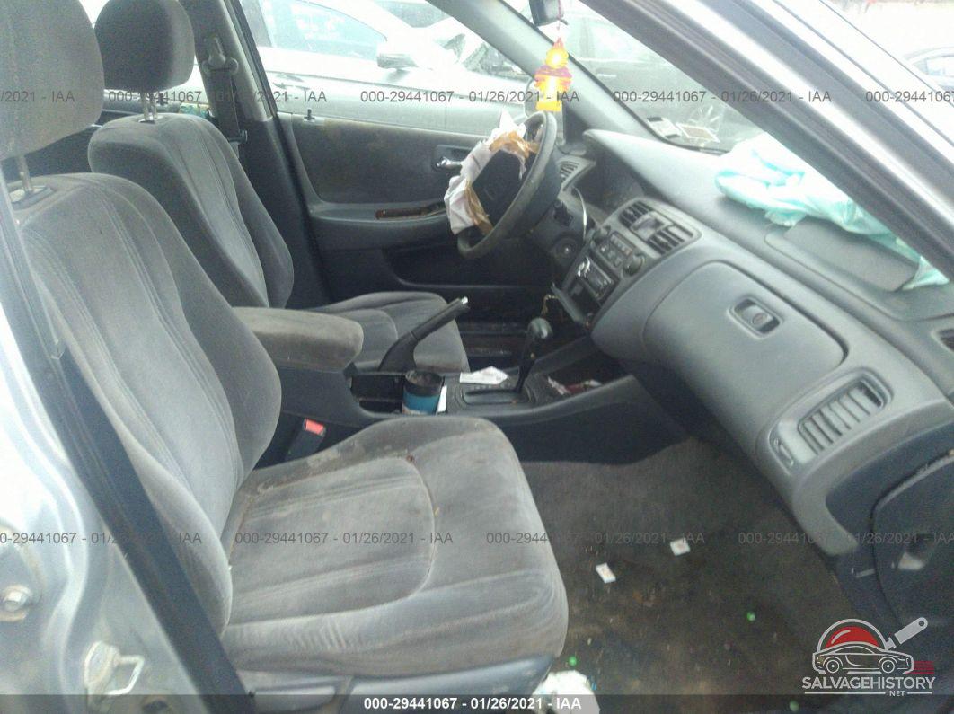 1HGCG5640YA152562 2000 HONDA ACCORD SDN photo no. 5