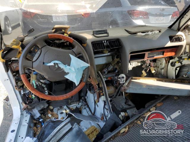 JT8BH28F2W0122016 1998 LEXUS LS400 photo no. 8