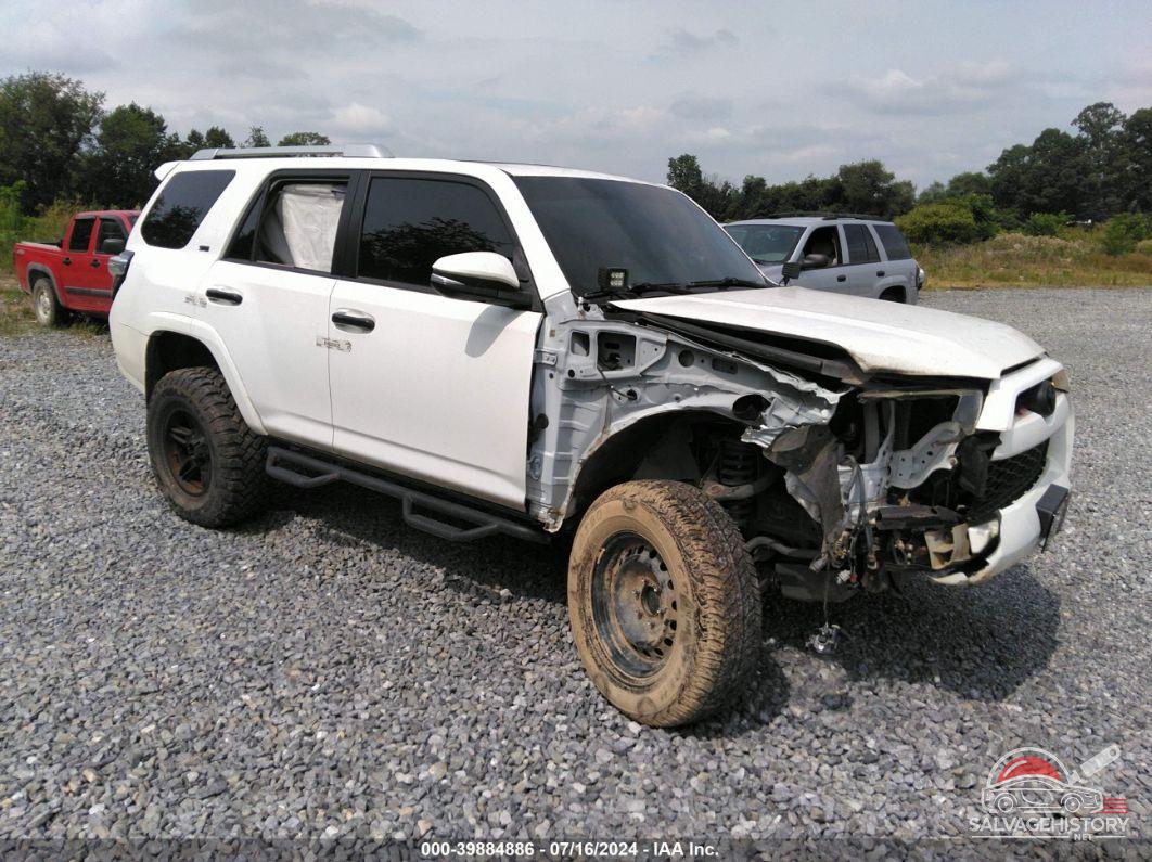 JTEBU5JR5H5429488 2017 TOYOTA 4RUNNER photo no. 3
