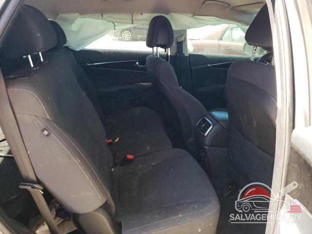 5XYPG4A55GG120599 2016 KIA SORENTO photo no. 10