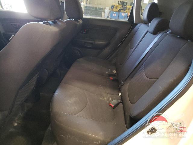 KNDJT2A5XC7411810 2012 KIA SOUL photo no. 10