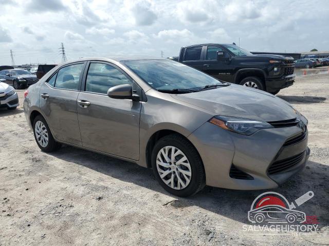 5YFBURHE2JP756468 2018 TOYOTA COROLLA photo no. 4