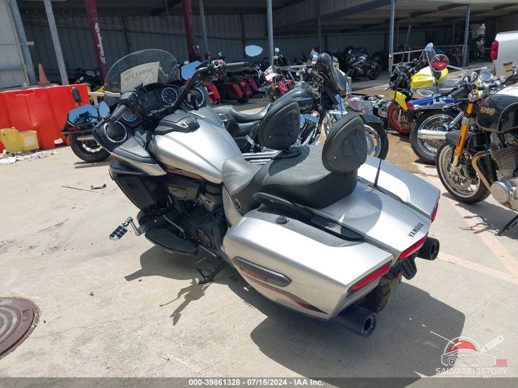 JYAVP39Y1JA000477 2018 YAMAHA XV1900 photo no. 3