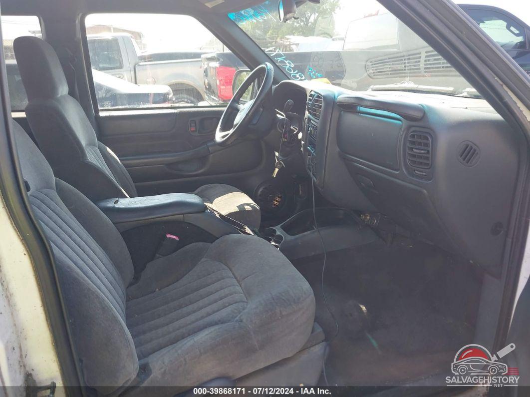 1GCDT19W728260308 2002 CHEVROLET S-10 photo no. 5