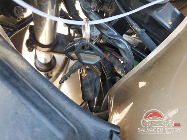 JKAZGCA195B521428 2005 KAWASAKI ZG CONCOUR photo no. 8