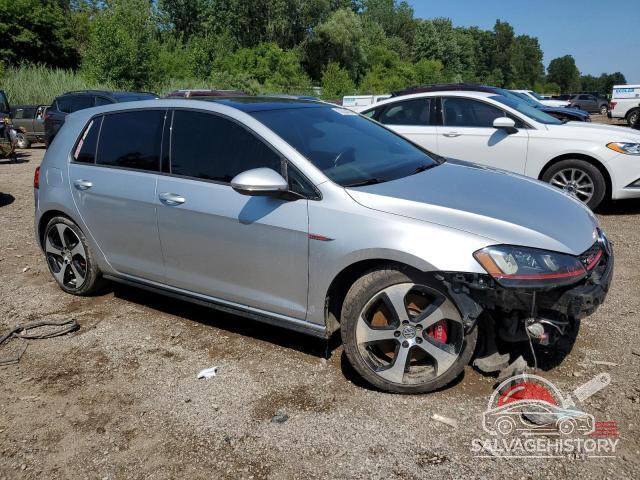 3VW447AU8HM001659 2017 VOLKSWAGEN GTI photo no. 4