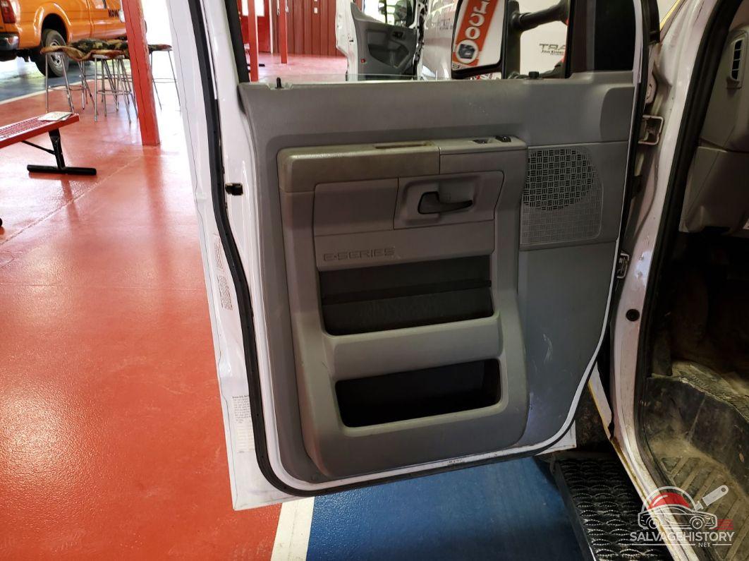 1FDXE4FS4HDC68646 2017 FORD E-450 CUTAWAY photo no. 9