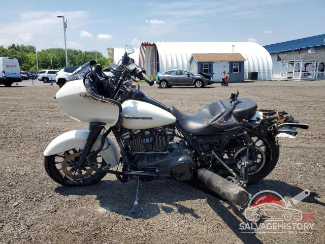 1HD1KTC12JB636878 2018 HARLEY-DAVIDSON FL photo no. 3