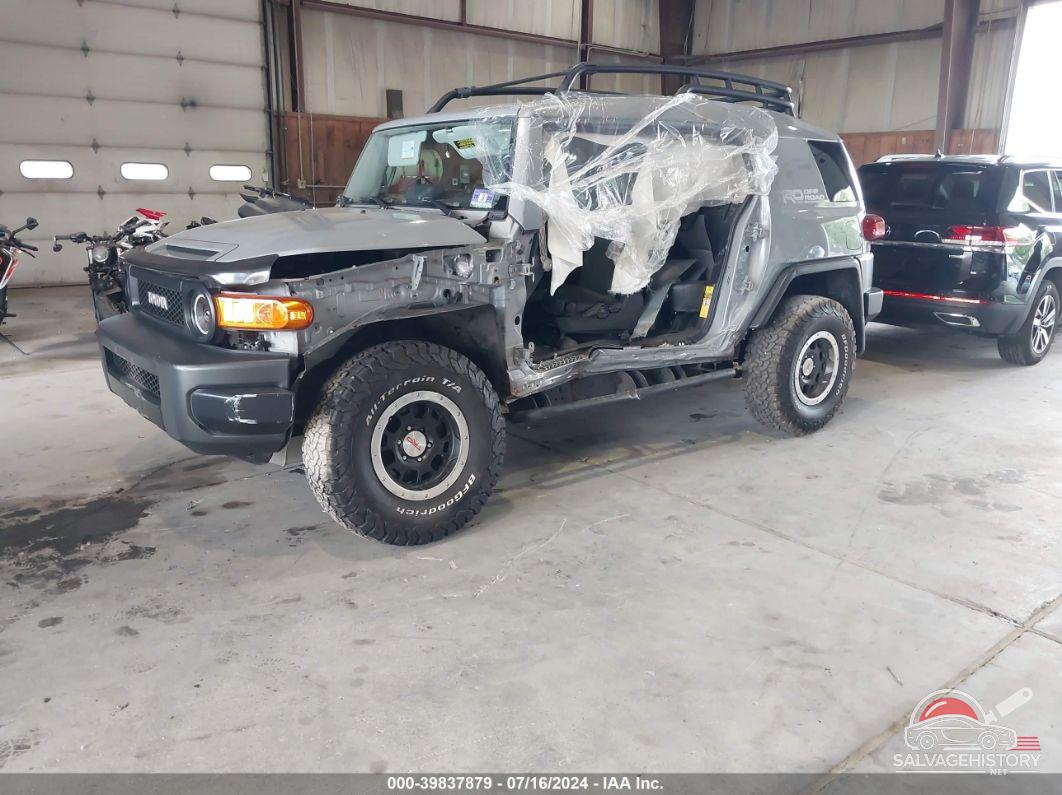 JTEBU4BF0DK158964 2013 TOYOTA FJ CRUISER photo no. 2