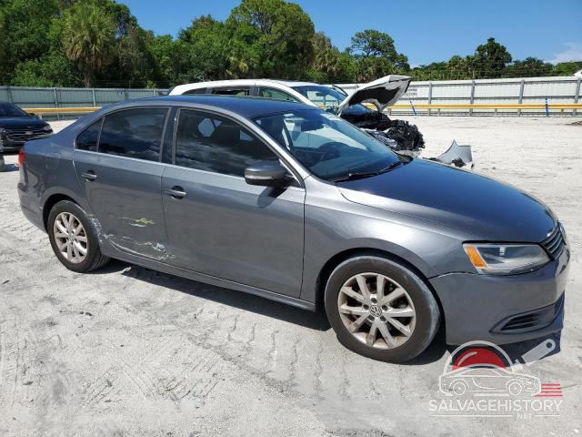 3VWDX7AJ6DM451897 2013 VOLKSWAGEN JETTA photo no. 4