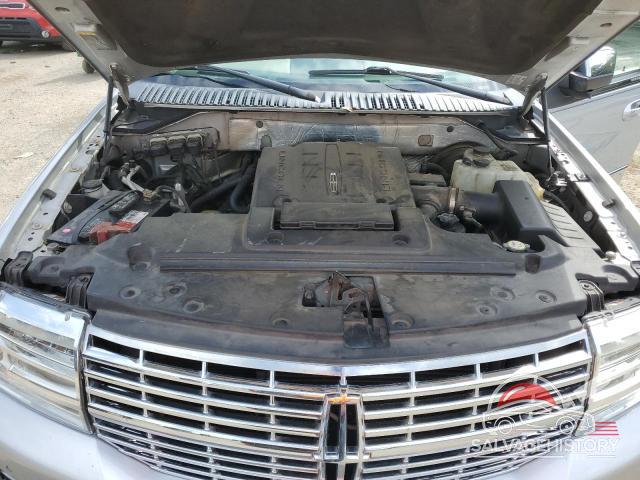 5LMJJ2H5XAEJ00472 2010 LINCOLN NAVIGATOR photo no. 12