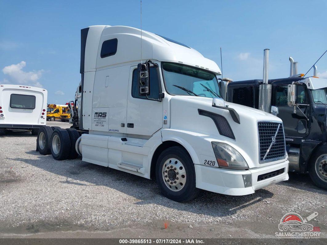 4V4N99EH2FN909601 2015 VOLVO VN photo no. 9