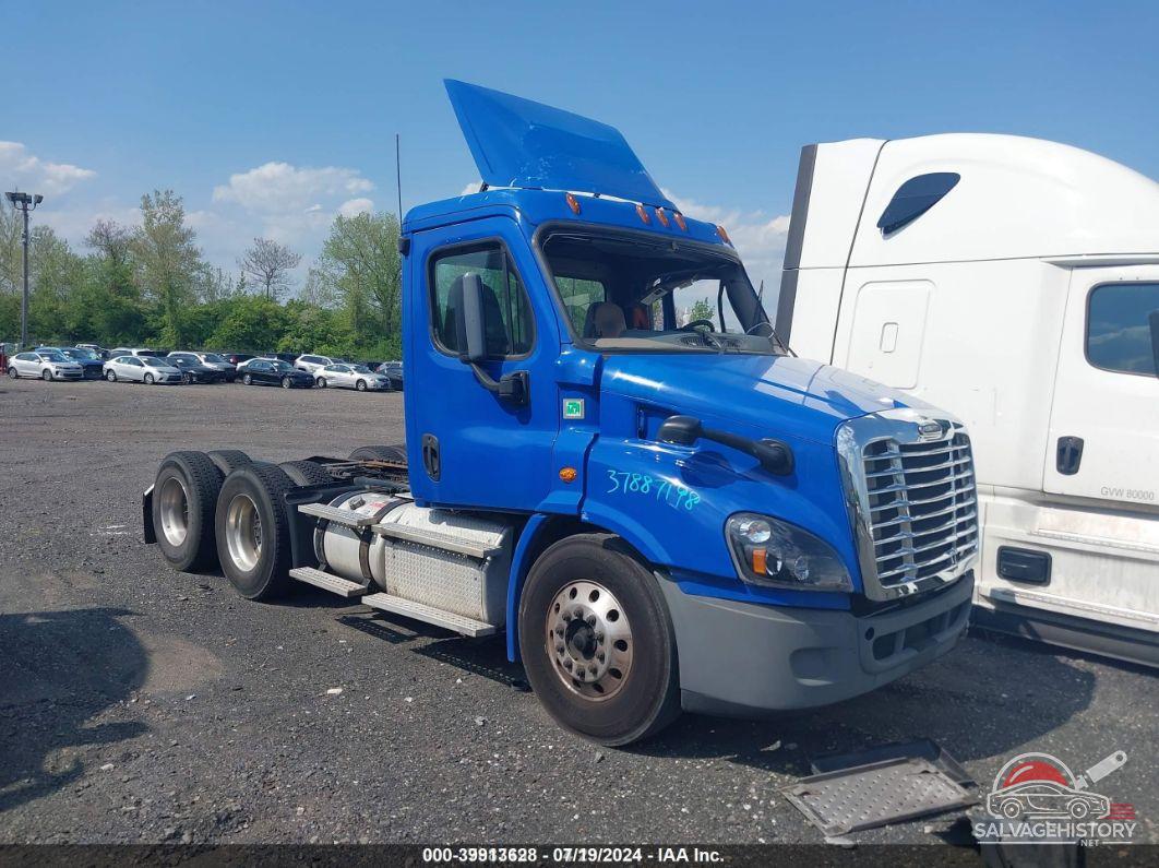 1FUJGBDV1GLHE7849 2016 FREIGHTLINER CASCADIA 113 photo no. 2