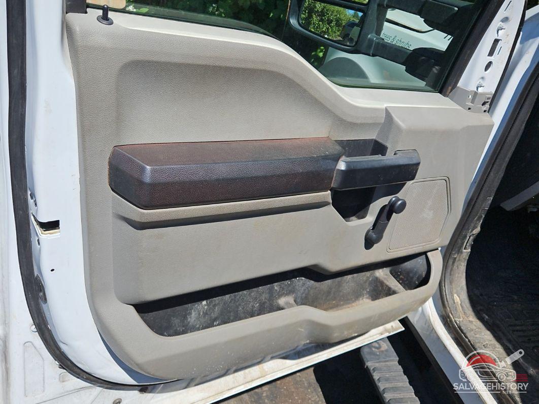 1FDUF4GY9JEC29439 2018 FORD F-450 CHASSIS photo no. 4