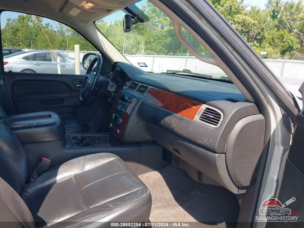1GNSCJE03BR102705 2011 CHEVROLET SUBURBAN 1500 photo no. 5