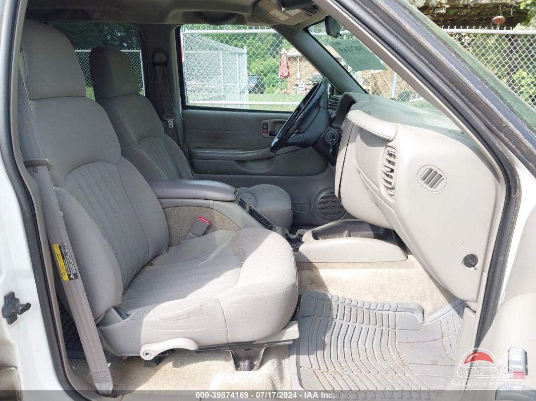 1GNDT13X24K124442 2004 CHEVROLET BLAZER photo no. 5