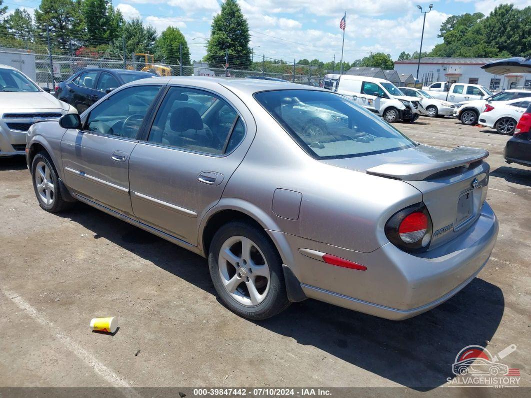 JN1CA31D3YT745688 2000 NISSAN MAXIMA photo no. 3