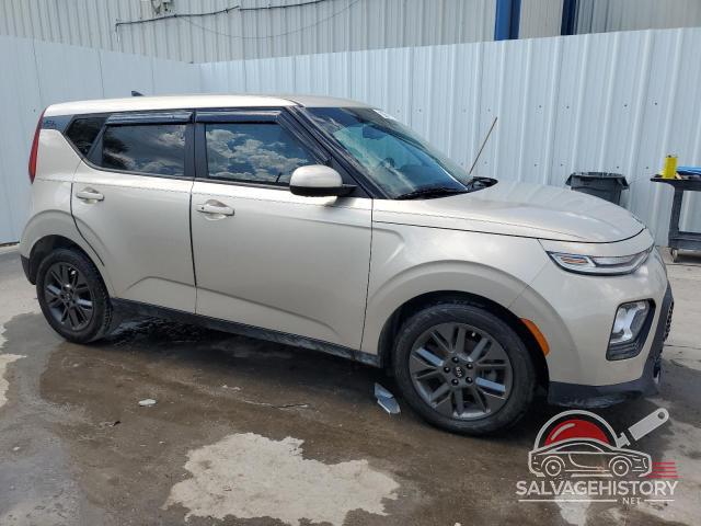 KNDJ33AU6L7117687 2020 KIA SOUL photo no. 4