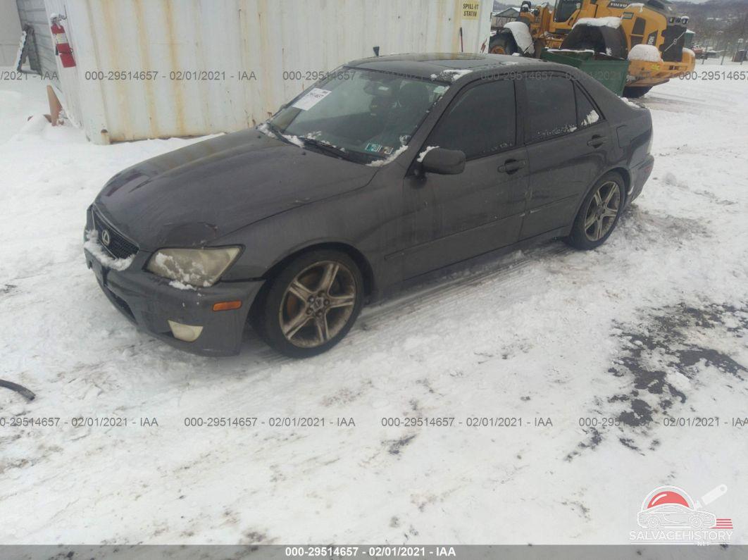 JTHBD192320051873 2002 LEXUS IS 300 photo no. 2