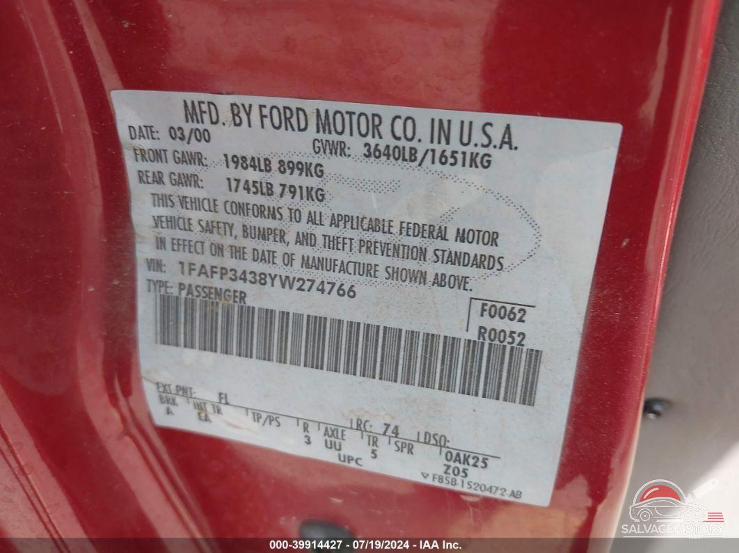 1FAFP3438YW274766 2000 FORD FOCUS photo no. 9