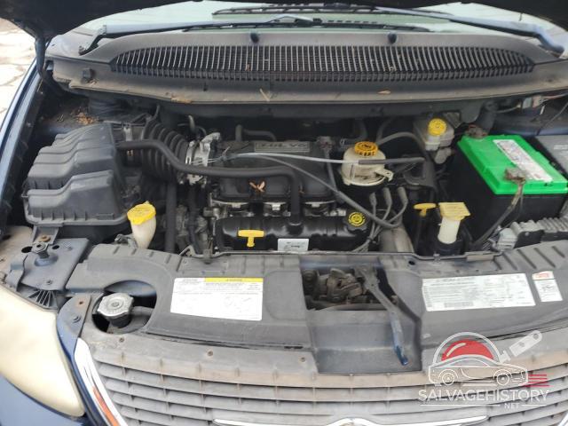 2C4GP74L02R633596 2002 CHRYSLER MINIVAN photo no. 11