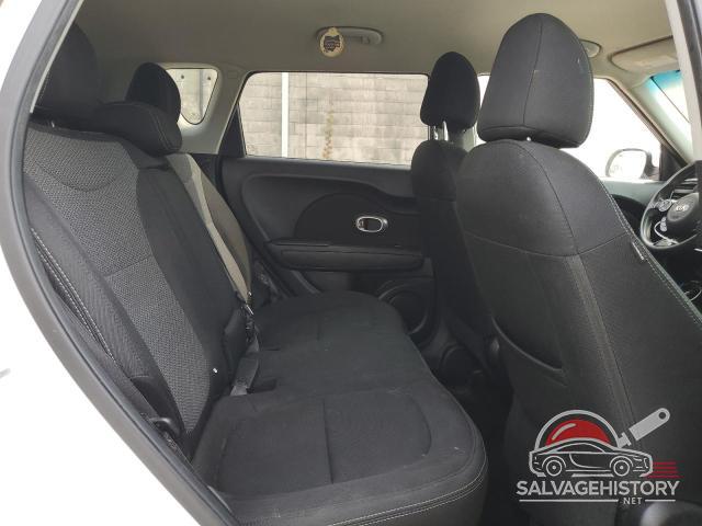 KNDJP3A55J7606480 2018 KIA SOUL photo no. 10