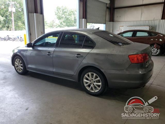 3VWDX7AJ3BM080677 2011 VOLKSWAGEN JETTA photo no. 2