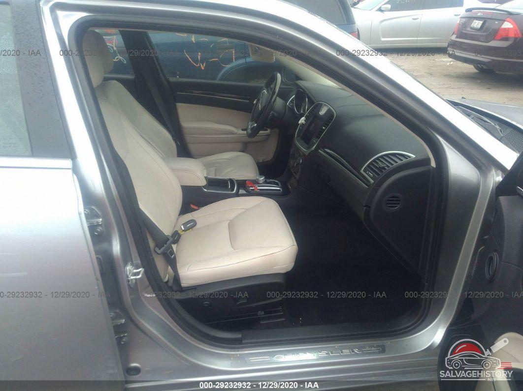 2C3CCAEG3JH145843 2018 CHRYSLER 300 photo no. 5