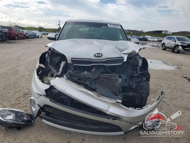 KNDJP3A58H7416733 2017 KIA SOUL photo no. 5