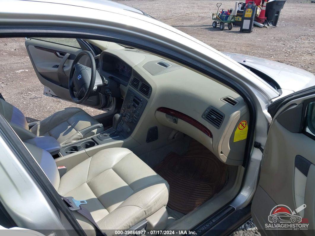 YV1SW53D211016872 2001 VOLVO V70 photo no. 5