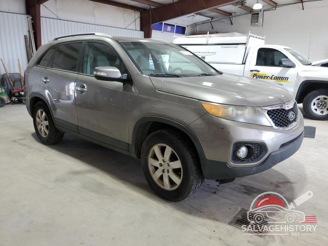 5XYKT3A14BG043231 2011 KIA SORENTO photo no. 4